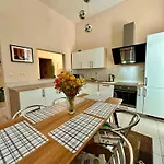 Princess Main Square Apartman