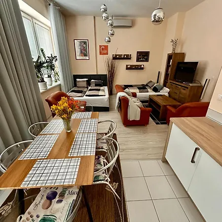 Princess Main Square Apartment *