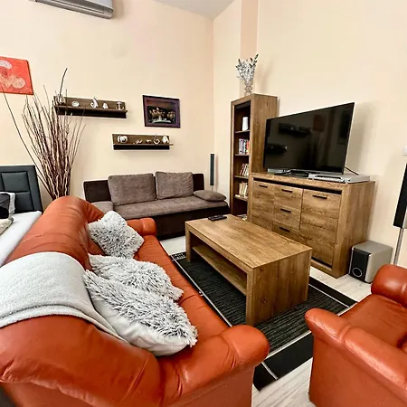 Princess Main Square Apartment - 84 M2 - Ac - Balcony - Coffee Machine - Washer - Kitchen - Parking Apartman *