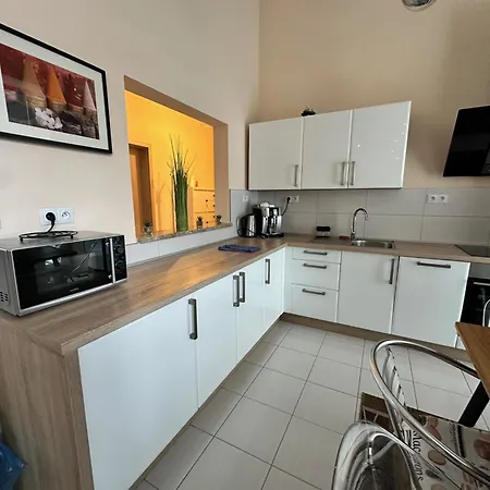 Princess Main Square Apartment - 84 M2 - Ac - Balcony - Coffee Machine - Washer - Kitchen - Parking Apartman *