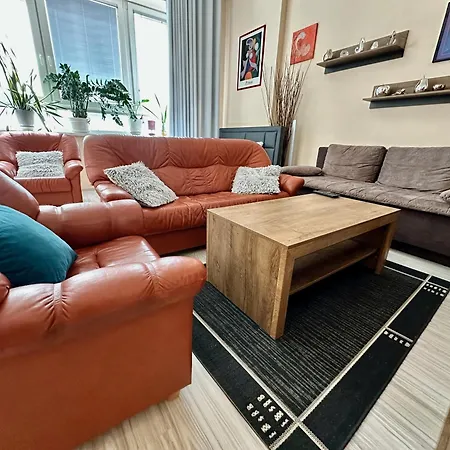 Princess Main Square Apartment - 84 M2 - Ac - Balcony - Coffee Machine - Washer - Kitchen - Parking * 포프라트