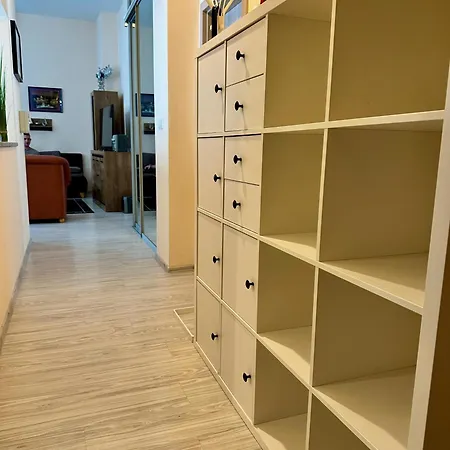 Princess Main Square Apartment - 84 M2 - Ac - Balcony - Coffee Machine - Washer - Kitchen - Parking Available Free Public Or Paid Private For 20 Euro Per Stay Please Read Our Emails Lejlighed