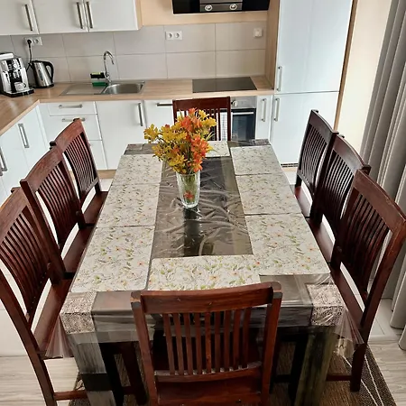 Princess Main Square Apartment - 84 M2 - Ac - Balcony - Coffee Machine - Washer - Kitchen - Parking 포프라트